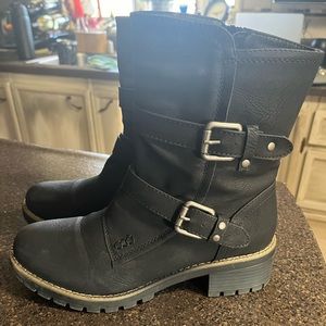 Global win black moto boots, size 8